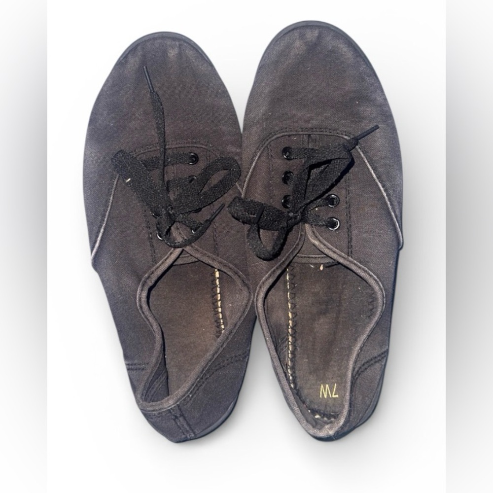 Time and Tru Women's Black Lace-Up canvas shoes
